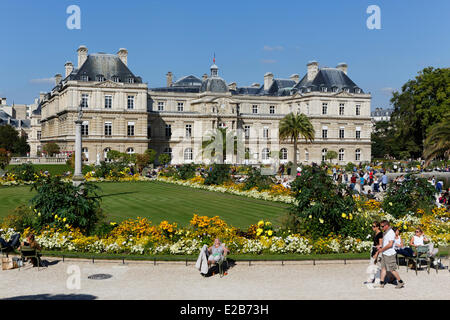 France, Paris, Jardin du Luxembourg, le Palais du Luxembourg (Sénat français) Banque D'Images