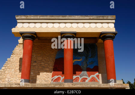 Grèce, Crete, Knossos, site archéologique, Palais du Roi Minos, l'entrée nord de colonnes Banque D'Images