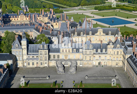 France, Seine et Marne, Le Château de Fontainebleau classé au Patrimoine Mondial de l'UNESCO (vue aérienne) Banque D'Images