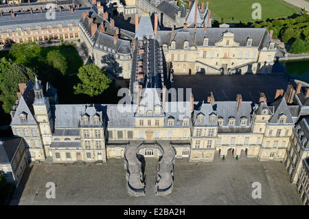 France, Seine et Marne, Le Château de Fontainebleau classé au Patrimoine Mondial de l'UNESCO (vue aérienne) Banque D'Images