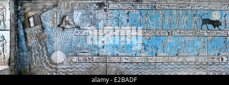 Détails de plafond de Dendera Temple montrant le nouveau plafond nettoyé Banque D'Images