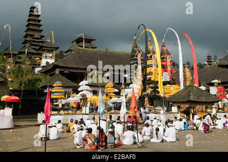 L'INDONÉSIE, Bali, Besakih Temple Besakih, cérémonie religieuse Banque D'Images