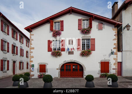 France, Pyrénées Atlantiques, Ainhoa, étiqueté Les Plus Beaux Villages de France, hôtel de ville Banque D'Images