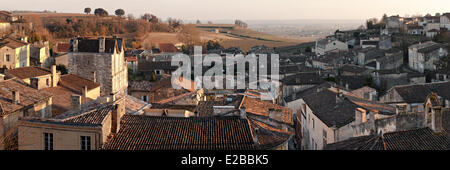 France, Gironde, Saint Emilion, classée au Patrimoine Mondial de l'UNESCO,vue sur les toits du village Banque D'Images