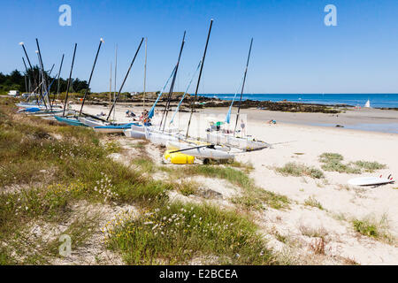 France, Vendée, Ile d'Yeu, Marais, Vente bateaux à voile sur la plage Banque D'Images