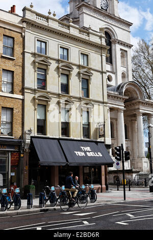 Royaume-uni, Londres, Spitalfields, Les 10 cloches façade Pub Banque D'Images