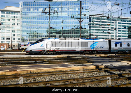 Locomotive Amtrak Acela Express No 2020, Union Station, Washington, DC Banque D'Images