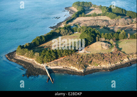 France, Morbihan, Golfe du Morbihan, l'Ile de Gavrinis, cairn sur l'île (vue aérienne) Banque D'Images