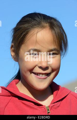 Le Groenland, baie de Baffin, Nuussuaq village, Jeune fille inuit Banque D'Images