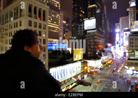 United States, New York, Manhattan, le musical Mamma Mia à Broadway et Times Square à l'arrière-plan Banque D'Images