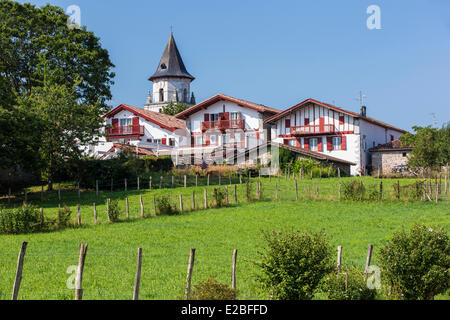 France, Pyrénées Atlantiques, Ainhoa, étiqueté Les Plus Beaux Villages de France, Notre Dame De L'Assomption Banque D'Images