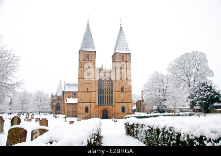 Neige à Southwell Minster, Lancashire England UK Banque D'Images