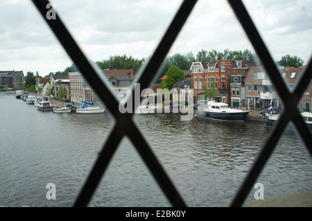 Vue de Waterpoort à Sneek. La province de la frise. Fryslan. Aux Pays-Bas. La Hollande. Frisia, Holanda. Banque D'Images