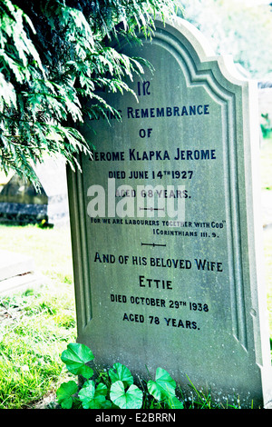 Tombe de Jerome Klapka Jerome, auteur de "Trois hommes dans un bateau", dans le cimetière de Sainte Marie Vierge ; Grab von Jerome Jerome K. Banque D'Images