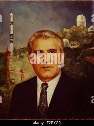 Wernher von Braun, figure clé dans le développement de la technologie des fusées, est capturé dans cette image. Les contributions de von Braun à l’exploration spatiale ont joué un rôle déterminant dans le programme spatial américain, y compris le développement de la fusée Saturn V pour les missions Apollo de la NASA. Banque D'Images