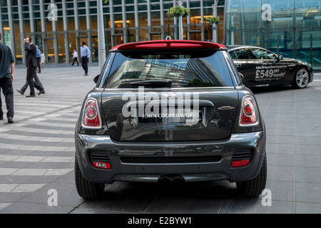 La Mini Cooper à Canary Wharf Motorexpo 2014 à Londres Banque D'Images