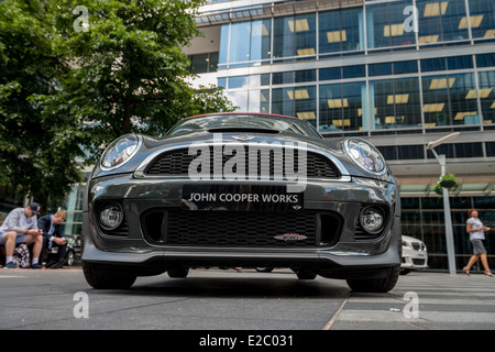 La Mini Cooper à Canary Wharf Motorexpo 2014 à Londres Banque D'Images