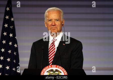 Bogota, Colombie. 18 Juin, 2014. Le Vice-président américain Joe Biden prend part à une conférence de presse conjointe avec le président colombien Juan Manuel Santos à Narino et palais présidentiel à Bogota, Colombie, le 18 juin 2014. Biden a réaffirmé le soutien de son pays au processus de paix en cours en Colombie, selon la presse locale. Source : Xinhua/Alamy Live News Banque D'Images