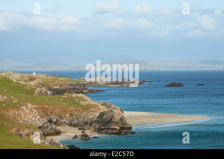 Littoral Inishbofin regarder en arrière vers le Connemara Comté de Galway à l'ouest de l'Irlande Banque D'Images