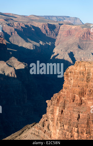 Vue sur le fleuve Colorado, à proximité des chutes de lave, le Parc National du Grand Canyon, Arizona. Banque D'Images