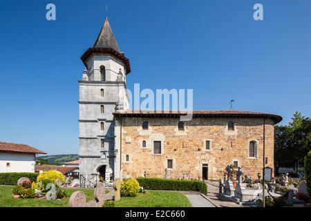 France, Pyrénées Atlantiques, Ainhoa, étiqueté Les Plus Beaux Villages de France, l'église Notre Dame de l'Assomption Banque D'Images