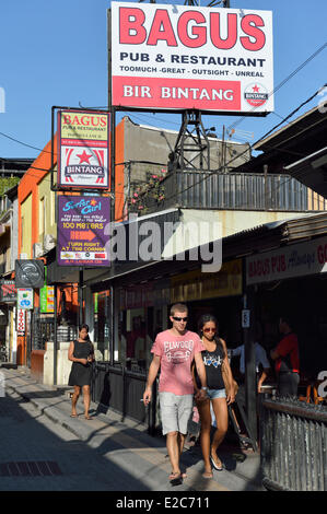 L'INDONÉSIE, Bali, rues touristiques de Kuta Banque D'Images