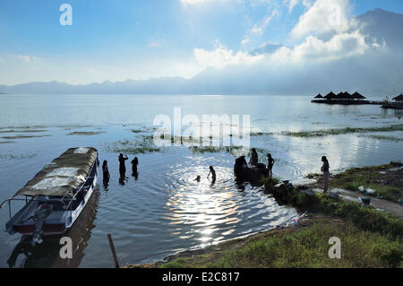 L'INDONÉSIE, Bali, Kintamani, Kedisan, le Batur Lake dans la caldeira du Gunung Batur Banque D'Images
