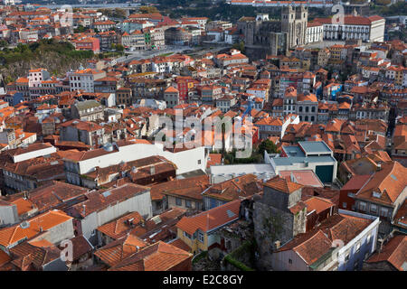 Le Portugal, Norte, centre historique de Porto, classé au Patrimoine Mondial par l'UNESCO, se cathédrale en arrière-plan Banque D'Images