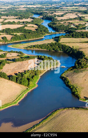 France, Mayenne, Chateau Guibert, Marillet lake (vue aérienne) Banque D'Images