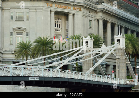 Singapour, la suspension Cavenagh Bridge construit en 1869 sur la rivière de Singapour Banque D'Images