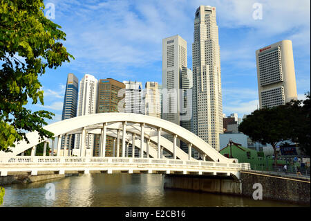 Singapour, Pont Elgin (1929) est le premier pont sur la rivière Singapour, reliant le quartier d'affaires central de reste de la ville Banque D'Images