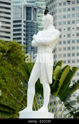 Singapour, la statue de Sir Thomas Stamford Bingley Raffles, mieux connu pour être le fondateur de la ville de Singapour Banque D'Images