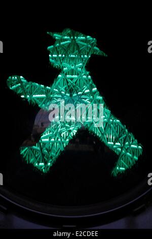 Allemagne, Berlin, store Ampelmann Galerie shop est dédié au rouge et vert des dessins sur les feux de circulation pour piétons Banque D'Images