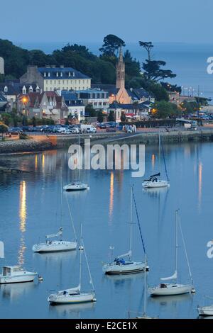 La France, Finistère, Bénodet, vue depuis le pont de Cornouaille sur l'embouchure de l'Odet Banque D'Images