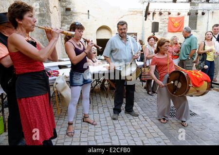 La France, l'Hérault, Béziers, Saint Aphrodise, cloître, cabaret Occitan Los Romegaires groupe folklorique Banque D'Images