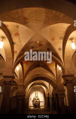 La Suisse, Zurich, cathédrale, fondée en 1100, la statue de Charlemagne (742-813) dans la crypte Banque D'Images