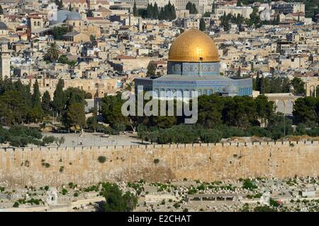 Israël, Jérusalem, ville sainte, vieille ville classée au Patrimoine Mondial de l'UNESCO, Dôme de Rock le Haram el Sharif depuis le mont des Oliviers Banque D'Images