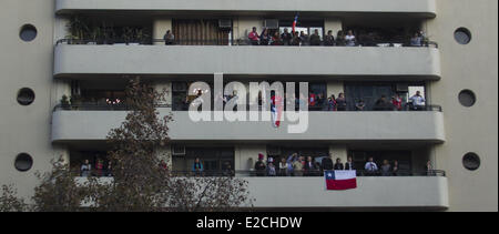 Santigo Del Chili, Chili. 18 Juin, 2014. Célébration et d'affrontements avec la police à Santiago du Chili, le 18 juin 2014 après le triomphe de l'avant vers l'Espagne 2 - 0 sur le tableau dans une nouvelle journée de football à la Coupe du Monde Brésil 2014. Credit : Claudio Abarca Sandoval/NurPhoto ZUMAPRESS.com/Alamy/Live News Banque D'Images