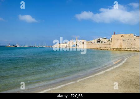 Israël, quartier Nord, la Galilée, Acre (Akko), vieille ville, classée au Patrimoine Mondial de l'UNESCO, le port, les remparts et la plage Banque D'Images