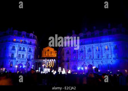 France, Bouches du Rhône, Marseille, capitale européenne de la culture 2013, soirée d'ouverture du 12e Janvier 2013, Place Carnot, de retour de pêche, fresque de glace faites par les sculpteurs de l'entreprise : La machine de Nantes Banque D'Images