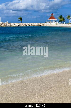 En Jamaïque, Caraïbes, paroisse de St Ann, Ocho Rios, littoral de l'resort hotel Banque D'Images