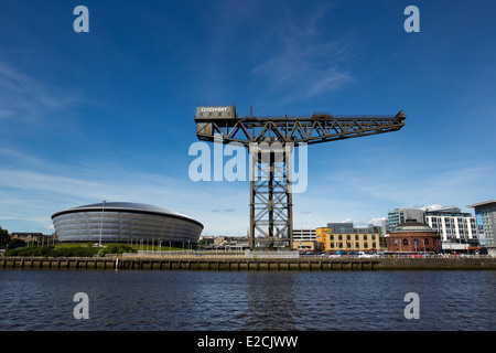 SSE Hydro Arena et à Glasgow Finnieston Crane sur la rivière Clyde Banque D'Images