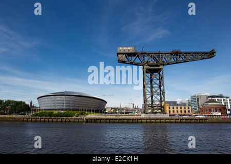 SSE Hydro Arena et à Glasgow Finnieston Crane sur la rivière Clyde Banque D'Images