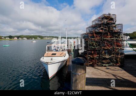 United States Maine Kennebunkport Cape Porpoise Cape pier bateau de pêche et des casiers à homard Banque D'Images