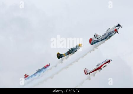 France Nord Niergnies meeting aérien de Cambrai de la patrouille YAK 50 Aerostars uphill Banque D'Images