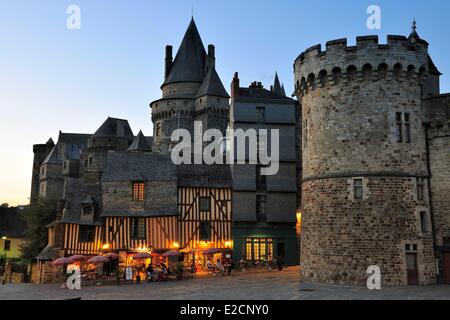 France Ille et Vilaine vitré station sur le chemin de Compostelle le château construit par Robert Ier de vitré à la fin du 11e Banque D'Images