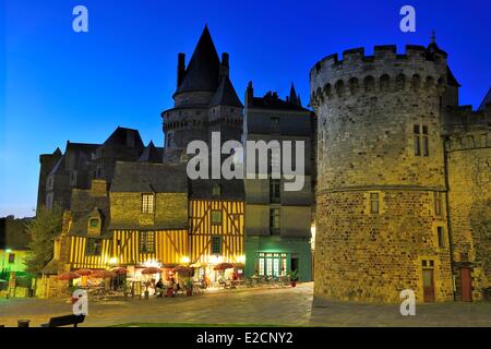 France Ille et Vilaine vitré station sur le chemin de Compostelle le château construit par Robert Ier de vitré à la fin du 11e Banque D'Images