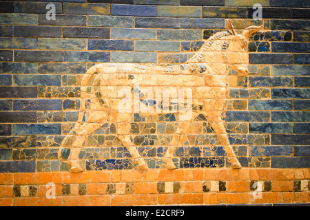 À partir de détails Babylon's Ishtar Gate dans le Pergamom Museum, Berlin, Allemagne Banque D'Images