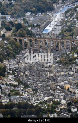 Finistere Morlaix le viaduc au-dessus du centre-ville (vue aérienne) Banque D'Images