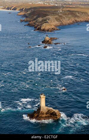 Finistere Mer d'Iroise Plogoff La Pointe du Raz et Phare en arrière-plan (vue aérienne) Banque D'Images